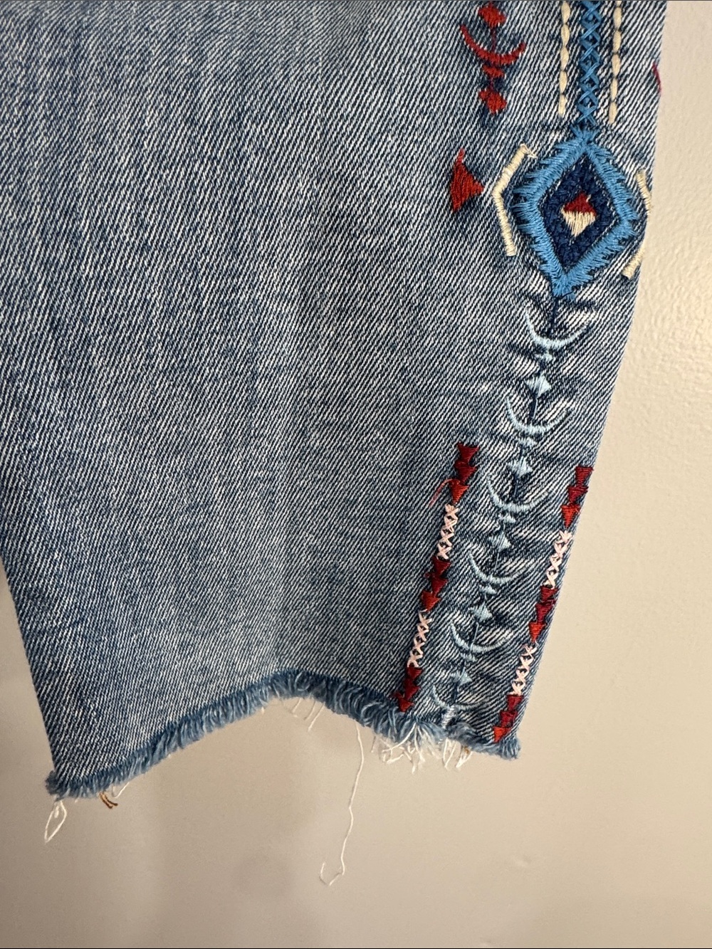 Driftwood Jackie skinny, stretchy floral embroidered frayed hem jeans Size 28 - Picture 9 of 14